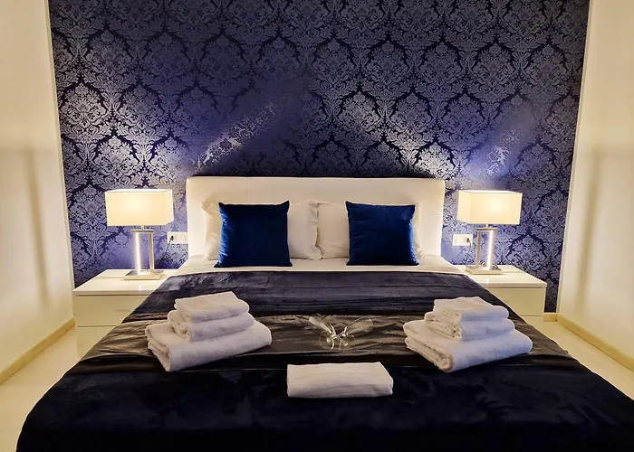 Maschio AngioinoHotel Napoli